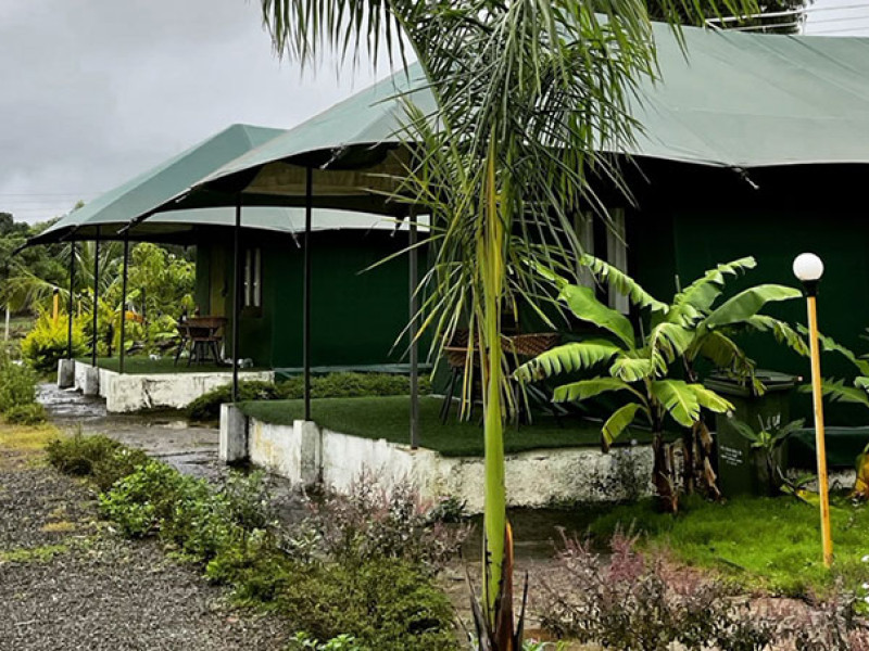 Amigos Lake Resort,a Lake view room